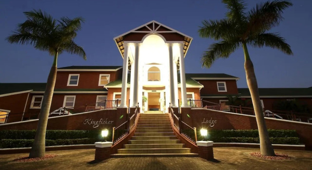 Kingfisher Lodge, Забронировать Гостевой дом Маунт-Эджком Durban North Coast