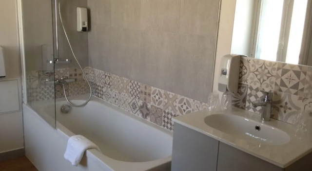 Четырёхместный семейный номер Standard Grand Hôtel de lEurope - Morlaix Centre