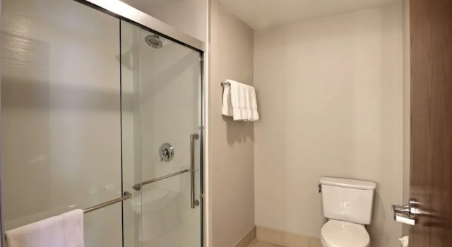 Четырёхместный люкс Holiday Inn Express & Suites Fond Du Lac by IHG