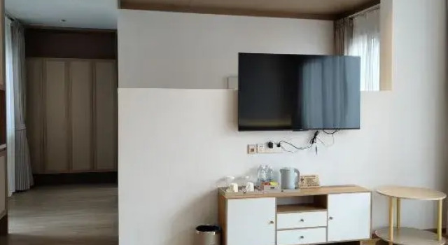 Двухместный люкс East Wind Cllege Culture&Art Hotel