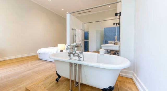 Апартаменты Luxury Luxurious 3-Bedroom 280sqm center