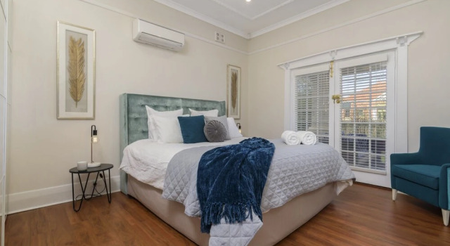 Lady Meredith in Elwood, Book Hotel Elwood Victoria