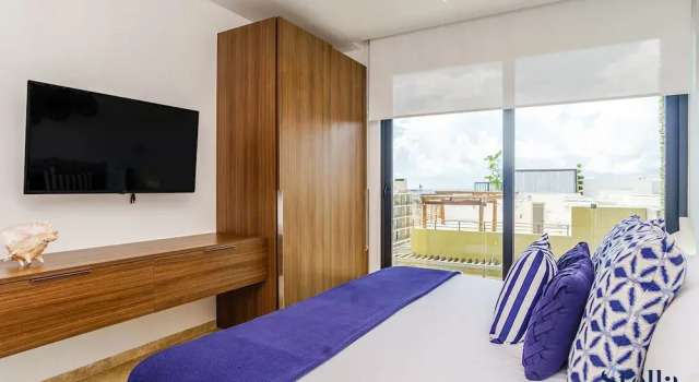 Grand Oceanview Condo with Rooftop Pools