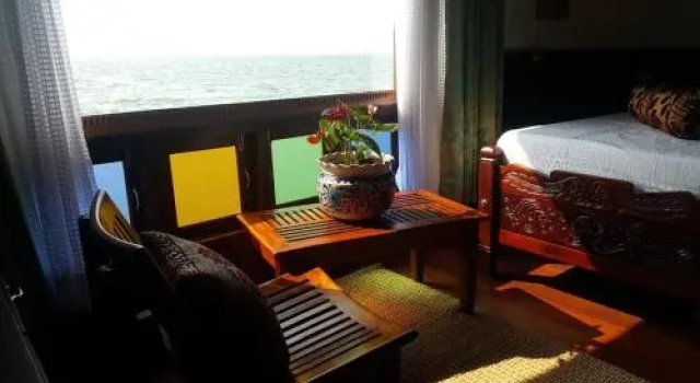 Palmtree Houseboat