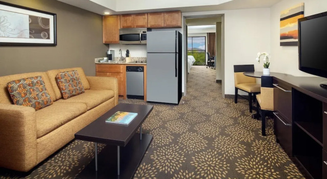 Люкс c 1 комнатой Holiday Inn and Suites Phoenix Airport North by IHG
