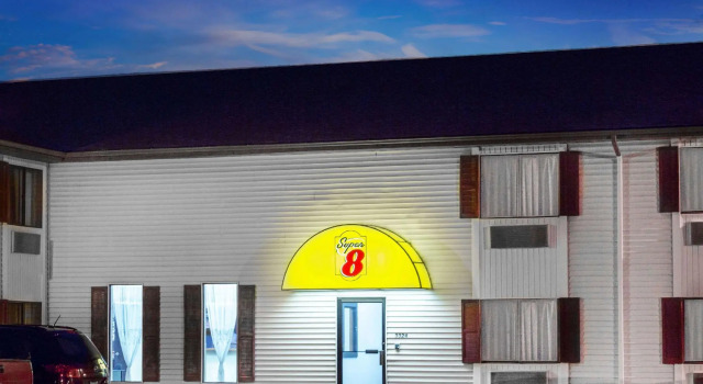 Кровать в общем номере Super 8 by Wyndham Columbus