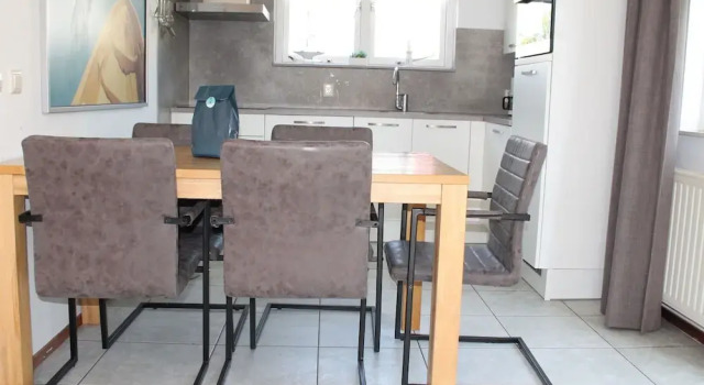 Nice Holiday Home With Garden Near Beach, Book Vacation Home Goes 