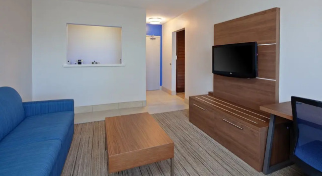 Люкс Holiday Inn Express Hotel & Suites San Diego-Escondido by IHG