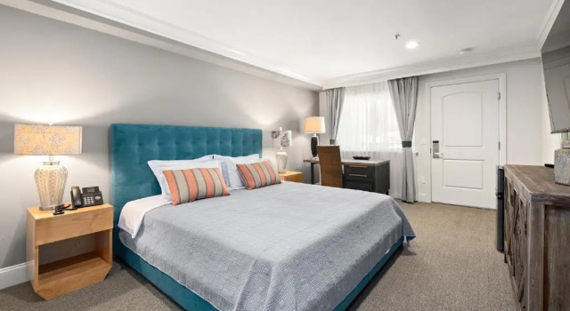 Четырёхместный номер Standard Hotel Huntington