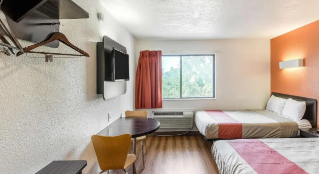 Четырёхместный номер Standard Motel 6-Dallas, TX - South