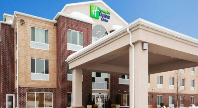 Кровать в общем номере Holiday Inn Express Hotel & Suites Chanhassen by IHG