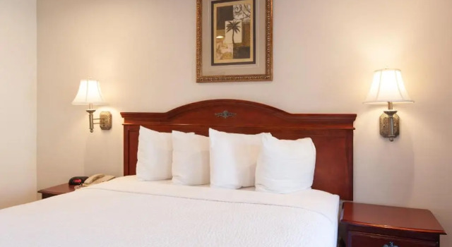 Номер Standard Studio City Court Yard Hotel