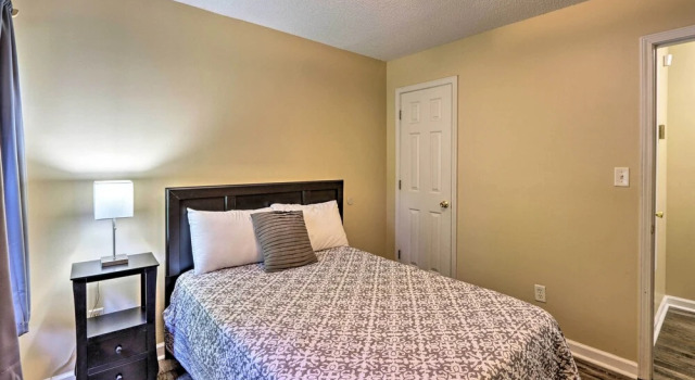 Memphis House w/ Yard 25 Minutes to Beale Street!, Buchen Sie Hotel Memphis Tennessee