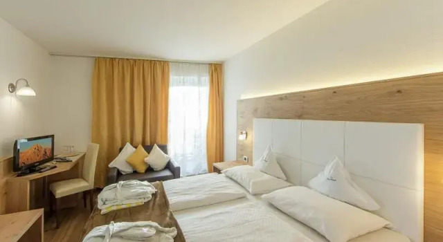 Двухместный номер Comfort с балконом Hotel Kristall