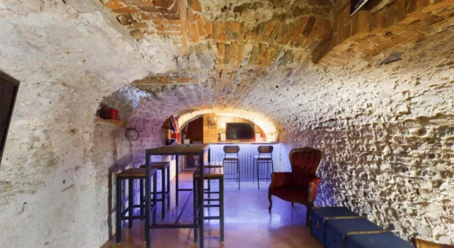Luxury House Sleeps 14 With Secret Bar Near Bath, Book Hotel Warminster Wiltshire
