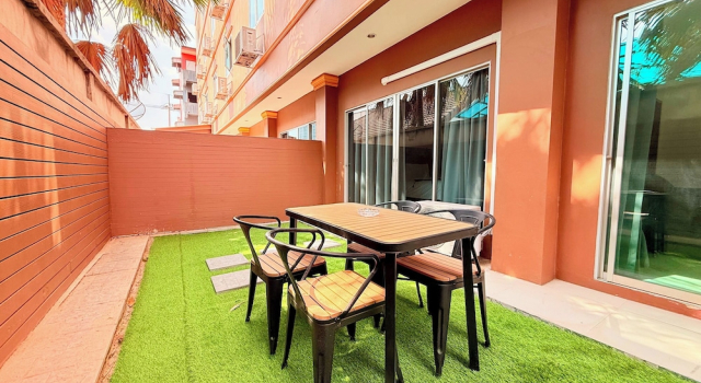 Люкс с балконом и с видом на сад T8 Exclusive Boutique Pattaya Hotel