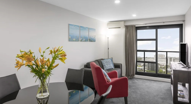 Номер Standard c 1 комнатой с балконом Nesuto St Martins Apartment Hotel