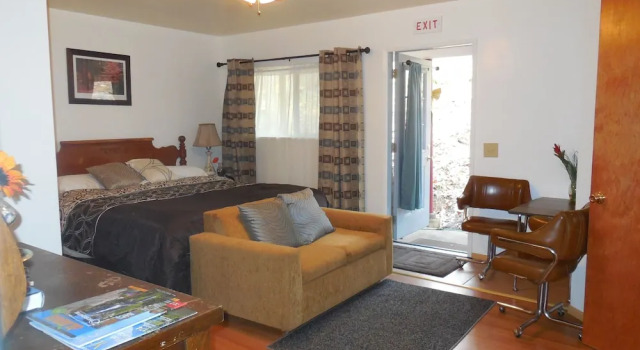 Четырёхместный номер Deluxe с видом на окрестности Yosemite Paradise Inn