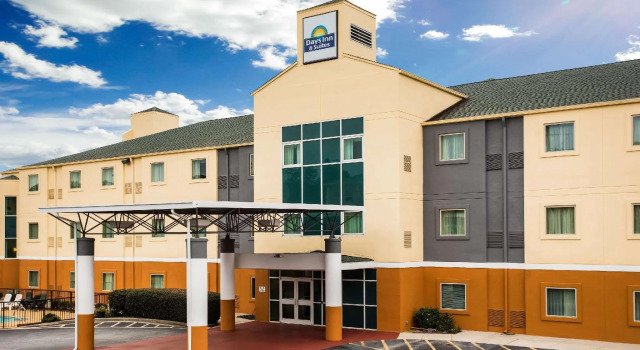 Номер Standard Days Inn & Suites by Wyndham Augusta Near Fort Eisenhower