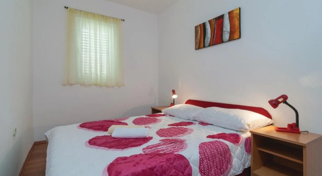 Nice Home in Stanici With Wifi and 2 Bedrooms, Rezerwuj Hotel Hotele w Split-Dalmatia County z parkingiem, Parking