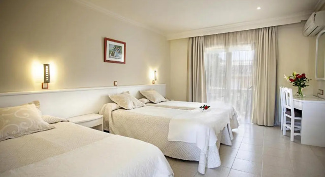Трёхместный номер Standard с балконом Hotel Cupidor