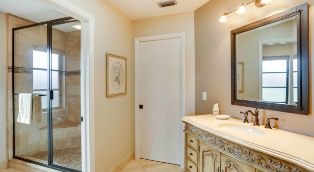 Коттедж Canalfront Home w/ Private Dock in Cape Coral