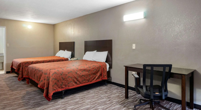 Четырёхместный номер Standard Rodeway Inn Clearwater-Largo