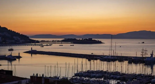 Rest & More by Dedeman Kusadasi Marina