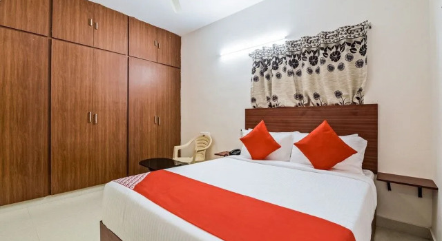 OYO 16469 Pramukh Hotels, Book Hotel Vijayawada Andhra Pradesh