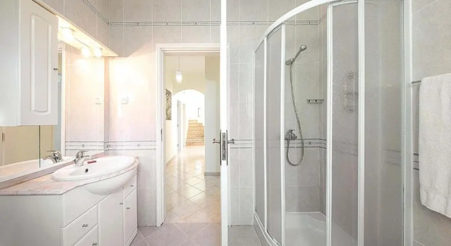 Вилла Charming Villa With Private Pool in Vibrant Vilamoura, Free AC and Wifi