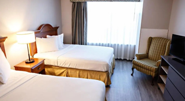 Четырёхместный номер Standard Country Inn & Suites by Radisson, Harrisburg West Mechanicsburg