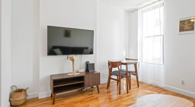 Lovely Apt Near Central Park, Забронировать Отель Нью-Йорк Нью-Йоркская агломерация, рядом с Культурный центр Онассиса