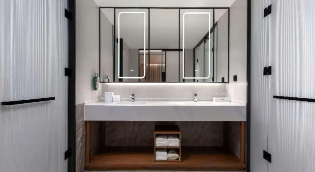 Двухместный люкс Deluxe Hilton Garden Inn Xingyi Wanfenglin