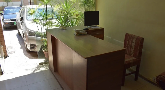 Galaxy Guest House, Boek Pension Hotels in Islamabad met parkeren, in de buurt van The Centaurus Mall, Parkeren