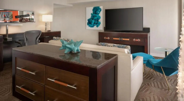 Люкс Renaissance Phoenix Downtown Hotel