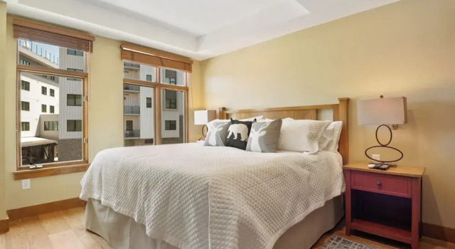 Номер Deluxe c 1 комнатой с балконом Unequalled Ski in Out, Next to Gondola, Sundial hotel room, Pool, Hot tub, Condo Nast Winner C316A