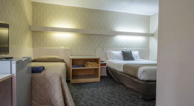 Pioneer Station Motor Inn, Rezerwuj Mini-hotel Swan Hill Murray River
