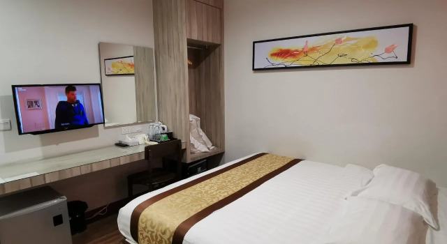 Meriton Inn Hotel