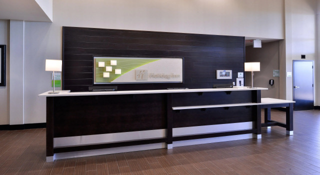 Holiday Inn Hotel & Suites Edmonton Airport & Conference Ctr by IHG, Book Hotel Hoteller i Nisku med parkering, Parkering