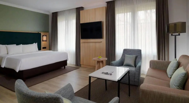 Полулюкс Courtyard by Marriott Hamburg Airport