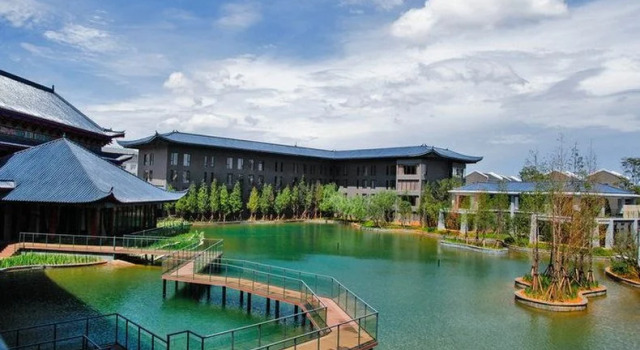 Cloud Hotel Luoping