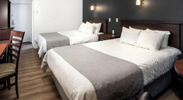 Четырёхместный номер Standard Цокольный этаж Hotel Marineau La Tuque Centre