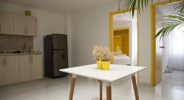 Апартаменты с 2 комнатами с балконом и с видом на внутренний двор Apartamento con todo nuevo Home Aris