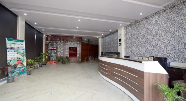 OYO 23499 Hotel Sky Inn, Забронировать Отель Отели штата Раджастхана с парковкой, Парковка