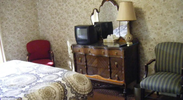 Auberge des Arts Bed and Breakfast, Забронировать Хостел Отели Оттавы с парковкой, рядом с Supreme Court of Canada, Парковка