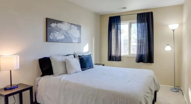Toledo Vacation Rental ~ 8 Mi to Downtown!, Buchen Sie Ferienwohnung Toledo Ohio