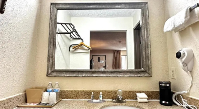 Четырёхместный номер Standard Days Inn & Suites by Wyndham Bossier City LA Shreveport
