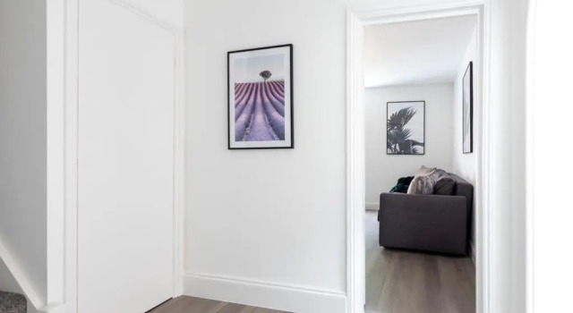 The White House Flat by Select SA