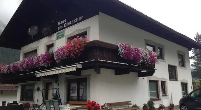 Haus am Gletscher, Rezerwuj Hostel Hotele w Tyrol z parkingiem, Parking