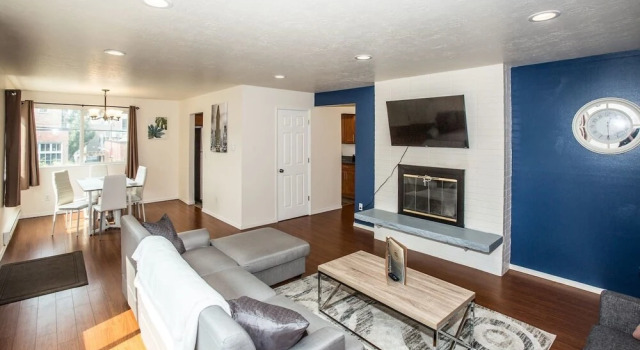 Sweet Seattle Retreat 3 Apts 7 Bd Sleeps 20!, Забронировать Отель Отели Сиэтла 3 звезды, рядом с Кинотеатр SIFF Cinema Uptown, 3*